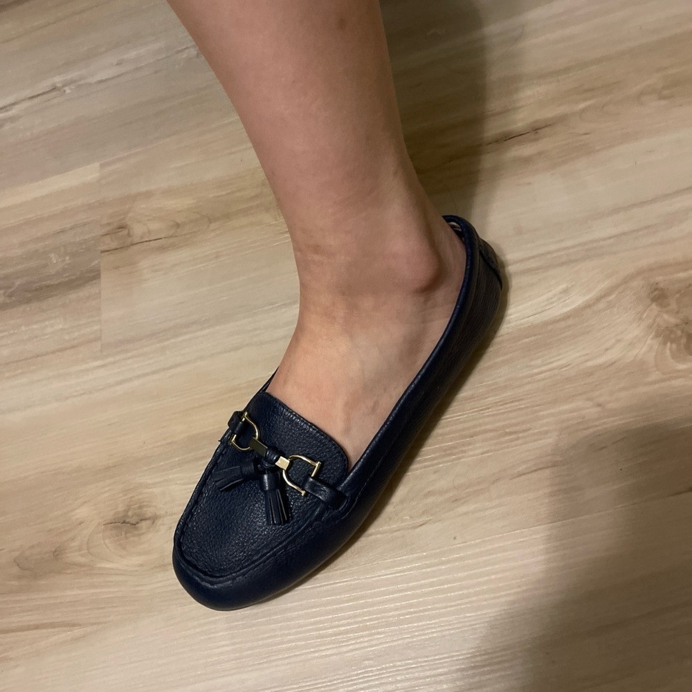 Talbots Navy Blue Leather Loafers with
Gold Hardware Made In Vietnam Size 8M - Picture 2 of 14